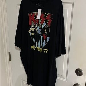 Unisex Kiss Black Graphic Tee with Red and Yellow Accents